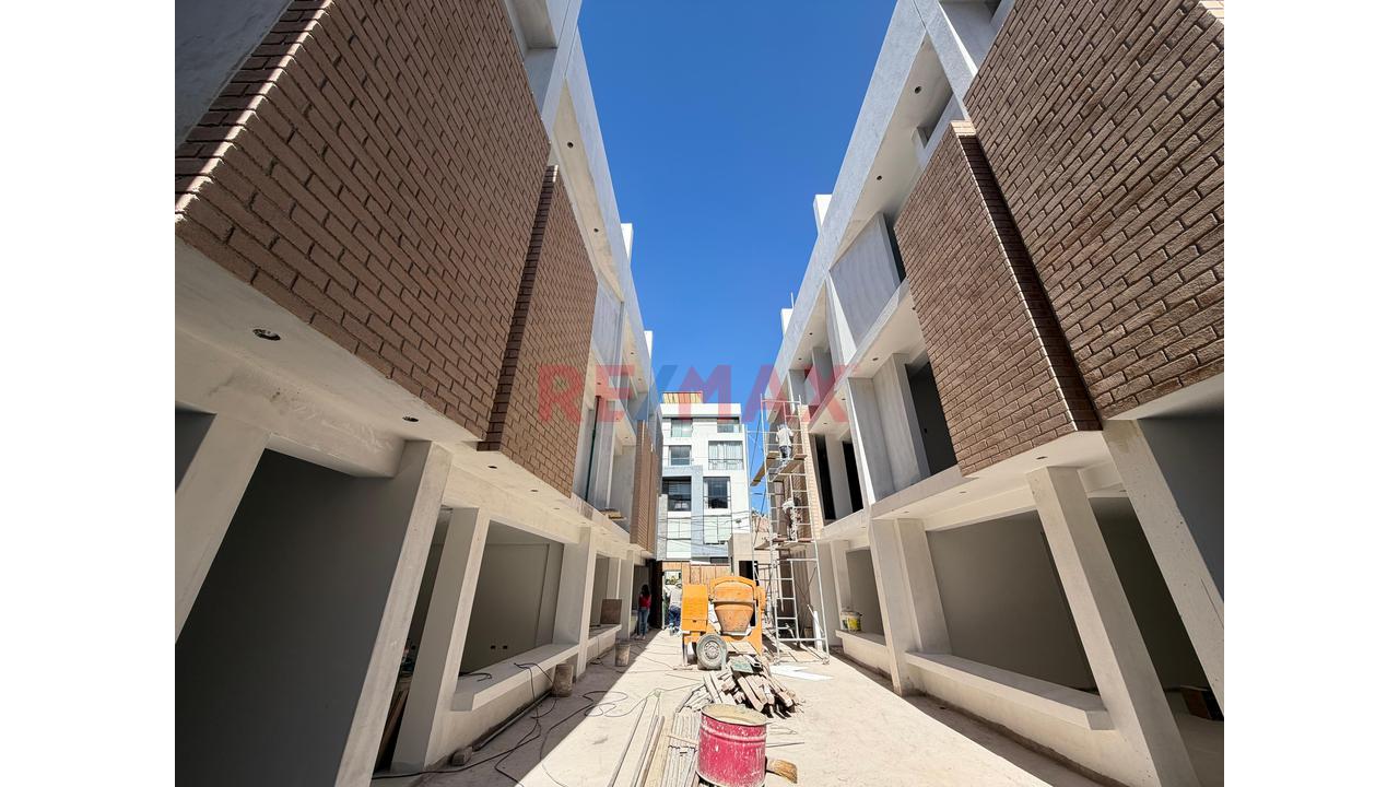 Exclusividad En Yanahuara Tradicional Venta De Triplex Estilo Town House - 1
