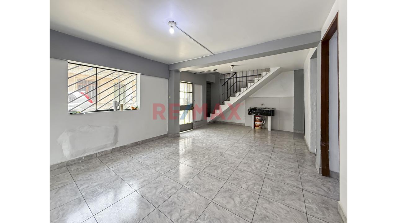 Se Vende Casa De Dos Pisos Totalmente Remodelada - 13
