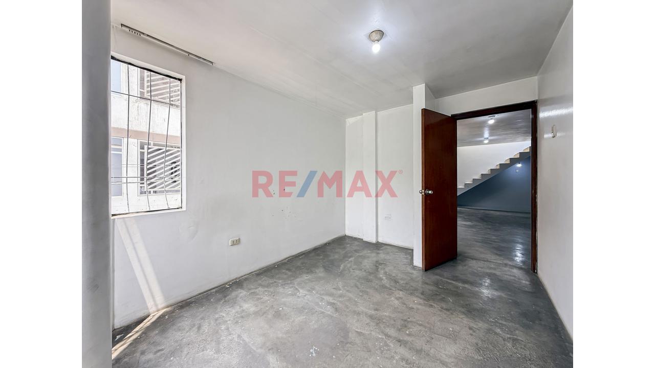 Se Vende Casa De Dos Pisos Totalmente Remodelada - 9