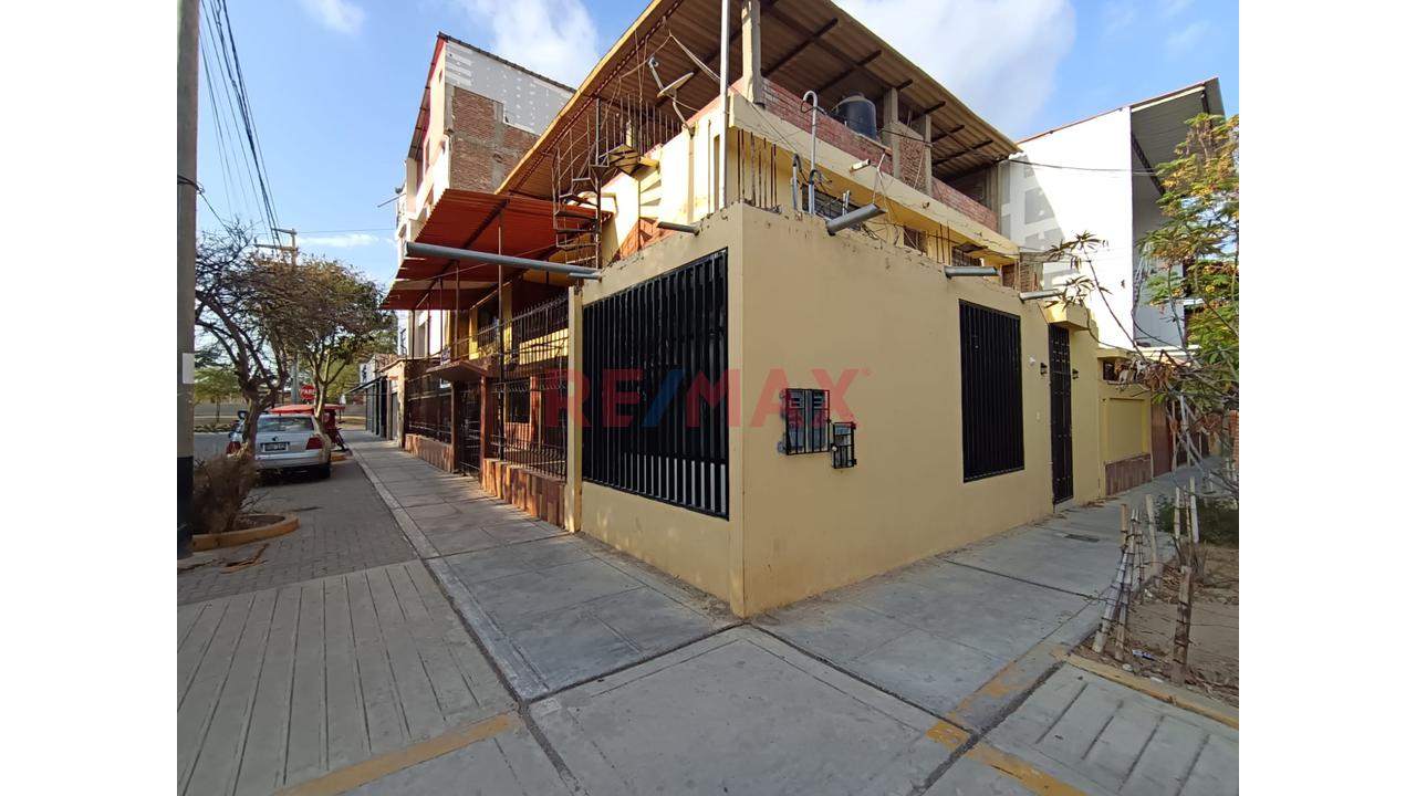 Casa En Venta – Urb. Las Mercedes - 3