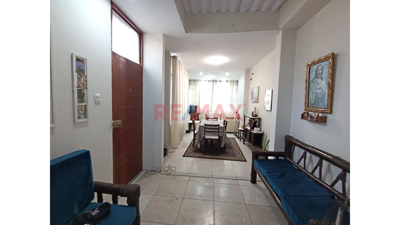 Casa En Venta – Urb. Las Mercedes - 12