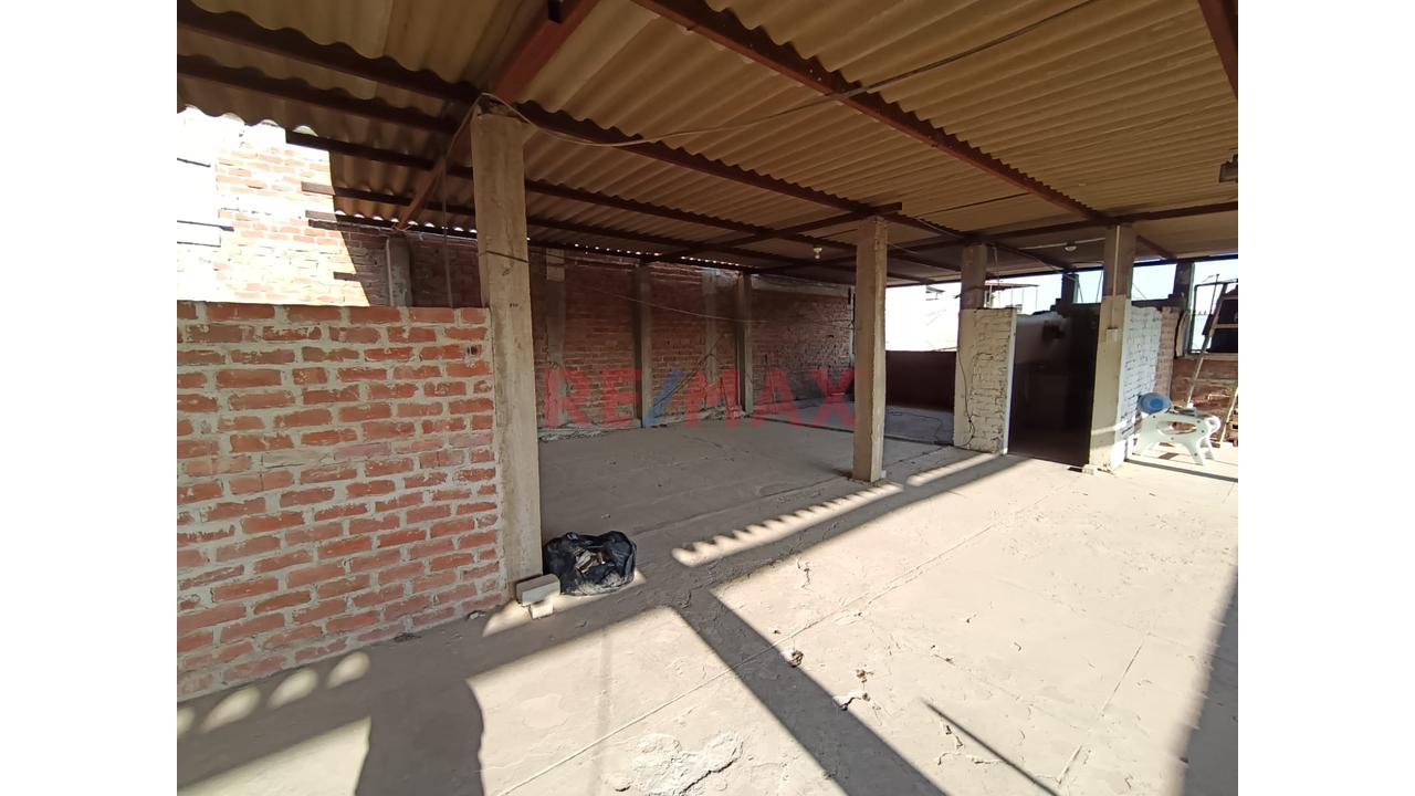 Casa En Venta – Urb. Las Mercedes - 10
