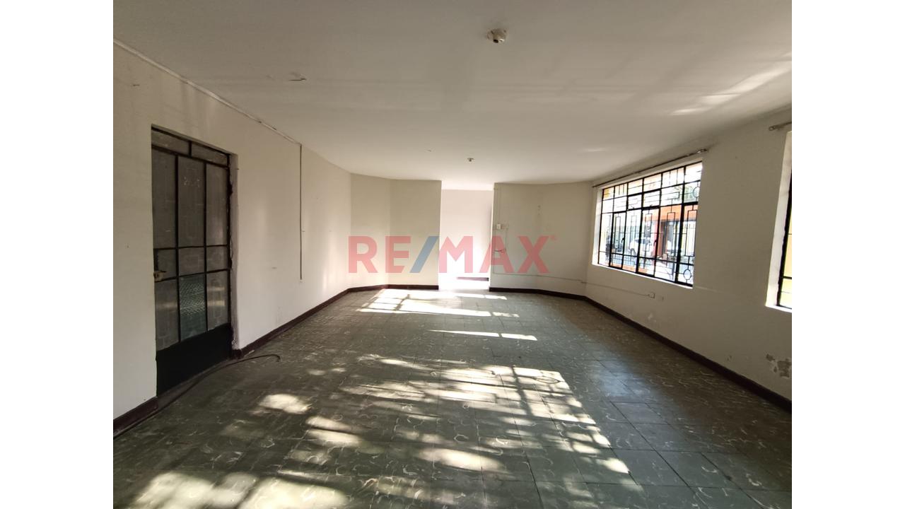 Casa En Venta – Urb. Las Mercedes - 6