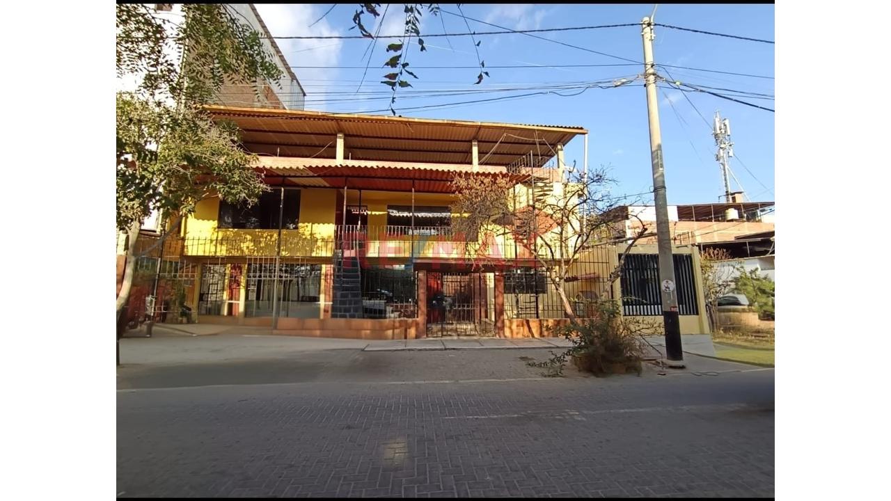 Casa En Venta – Urb. Las Mercedes - 1