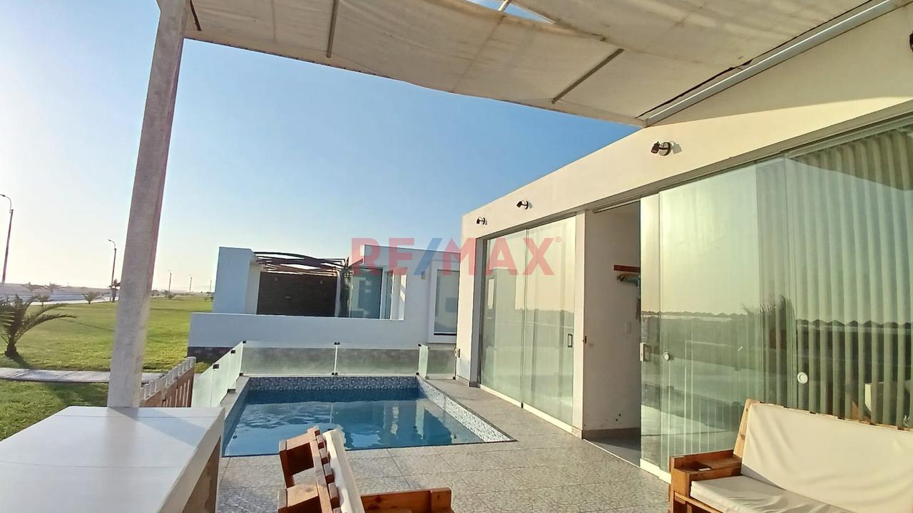 Casa De Playa Frente Al Mar, En Venta En Costa Palmeras - 1