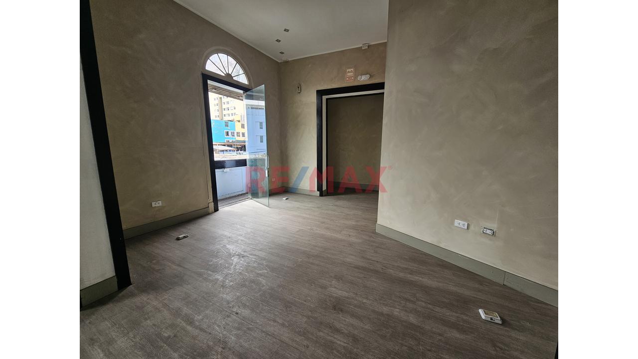 Alquiler De Local Comercial En 2° Piso En Av. Angamos, Miraflores - 11