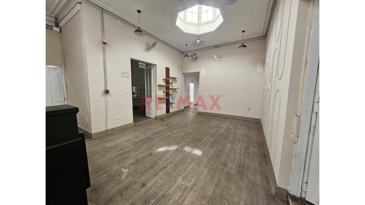 Alquiler De Local Comercial En 2° Piso En Av. Angamos, Miraflores - 2