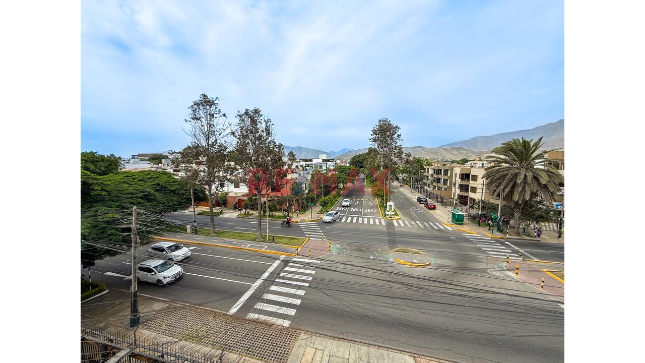 Venta De Departamento Dúplex – La Molina: Amplio Y Remodelado, 4 Dormitorios Con Terraza Y Cochera. Av. Alameda Del Corregidor Con Av. Arboleda. - 16