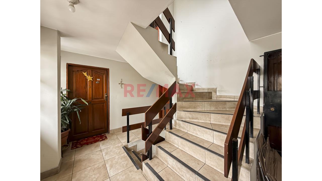 Venta De Departamento Dúplex – La Molina: Amplio Y Remodelado, 4 Dormitorios Con Terraza Y Cochera. Av. Alameda Del Corregidor Con Av. Arboleda. - 4