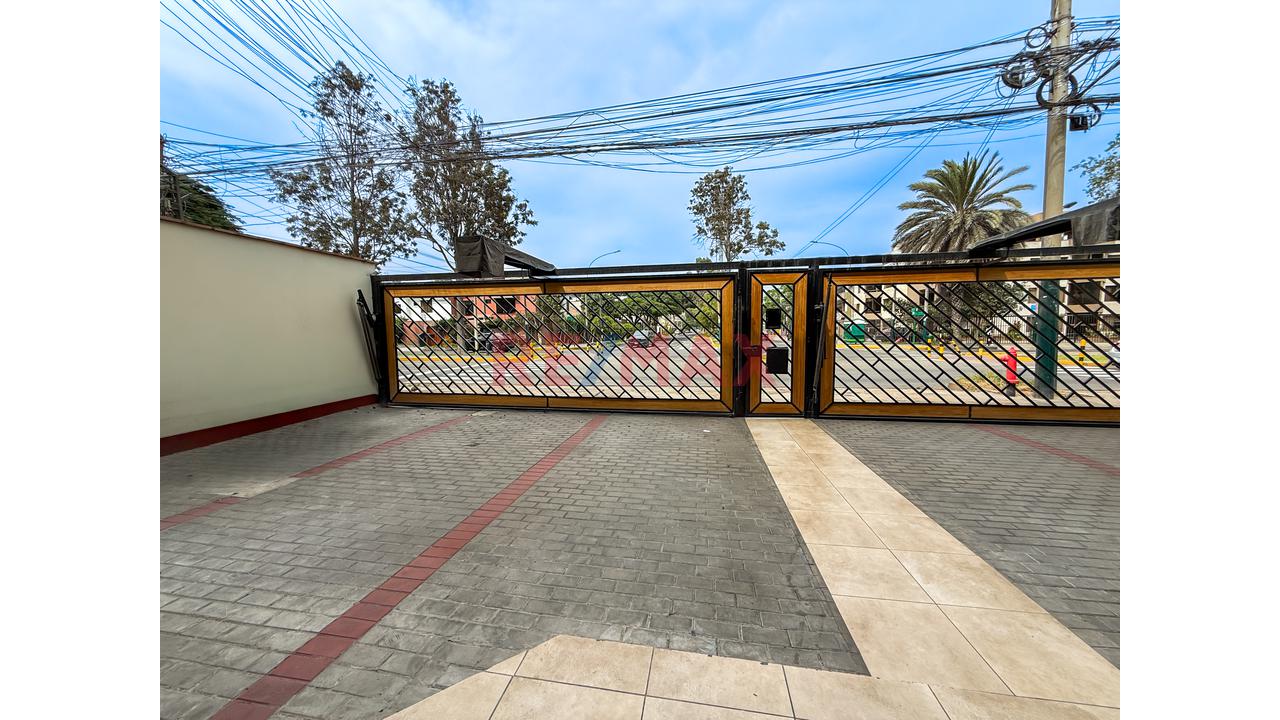 Venta De Departamento Dúplex – La Molina: Amplio Y Remodelado, 4 Dormitorios Con Terraza Y Cochera. Av. Alameda Del Corregidor Con Av. Arboleda. - 3