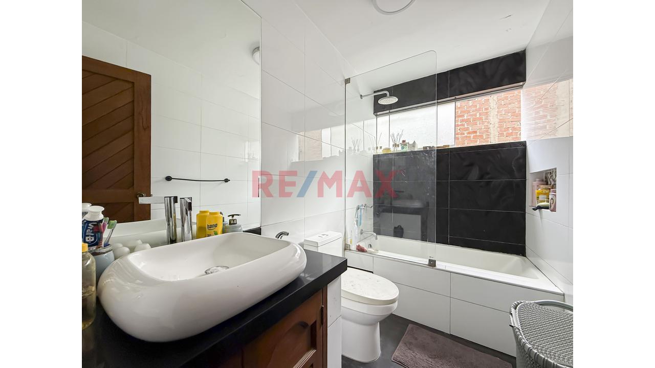 Venta De Departamento Dúplex – La Molina: Amplio Y Remodelado, 4 Dormitorios Con Terraza Y Cochera. Av. Alameda Del Corregidor Con Av. Arboleda. - 15