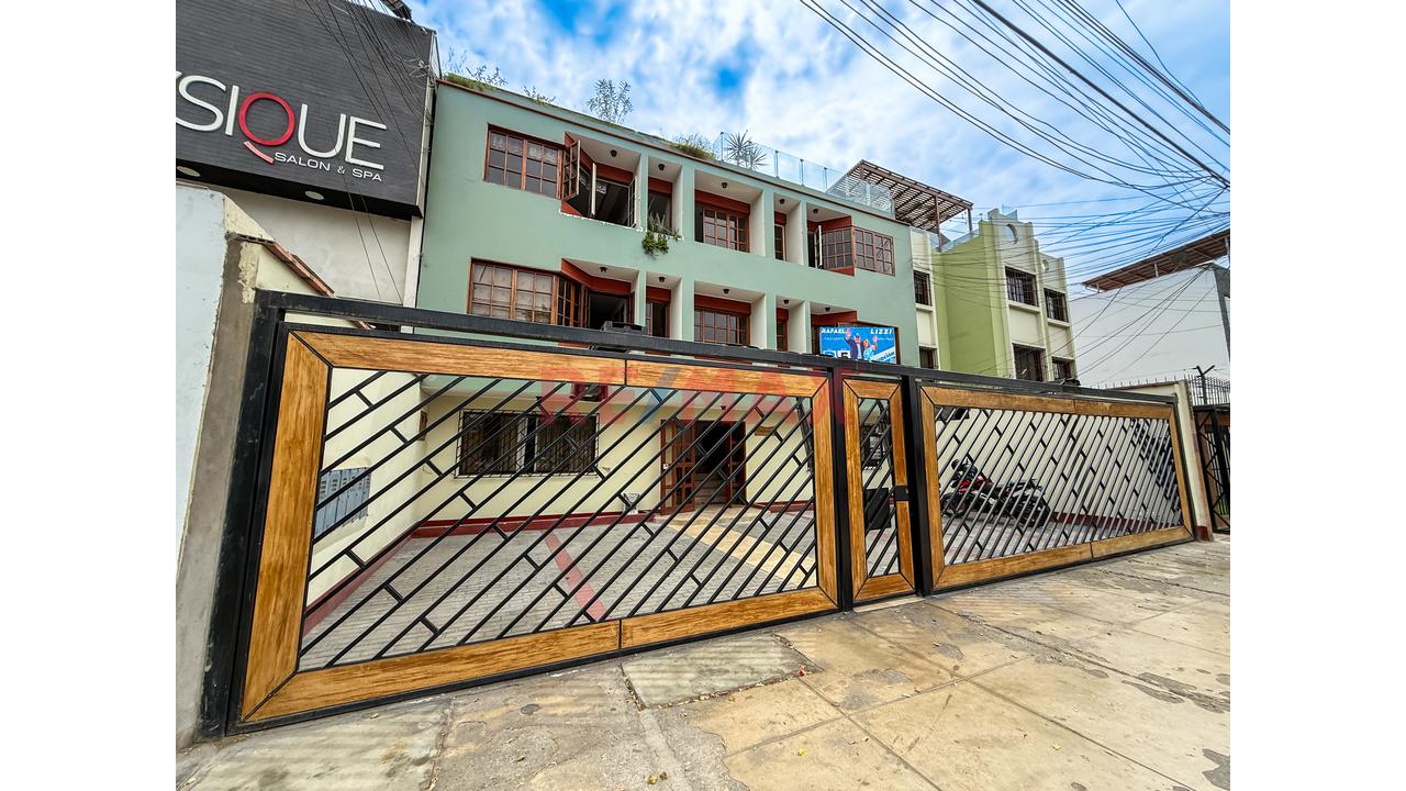 Venta De Departamento Dúplex – La Molina: Amplio Y Remodelado, 4 Dormitorios Con Terraza Y Cochera. Av. Alameda Del Corregidor Con Av. Arboleda. - 2