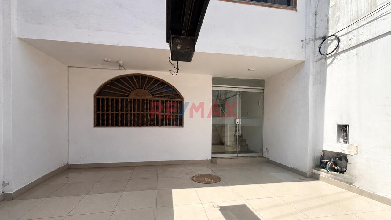 Venta Departamento Primer Piso En Santa Edelmira - Víctor Larco Herrera - 1