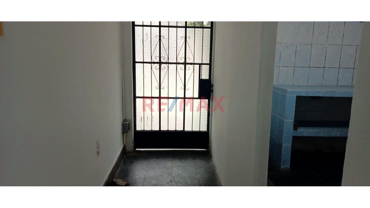 Alquilo Local Comercial - 4