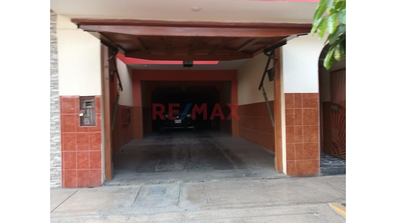 Venta De Casa De 4 Pisos En San Juan De Lurigancho — foto 10