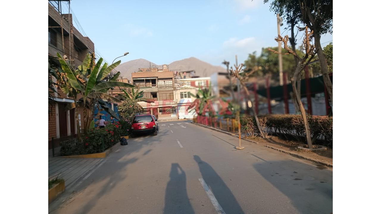 Venta De Casa De 4 Pisos En San Juan De Lurigancho — foto 4