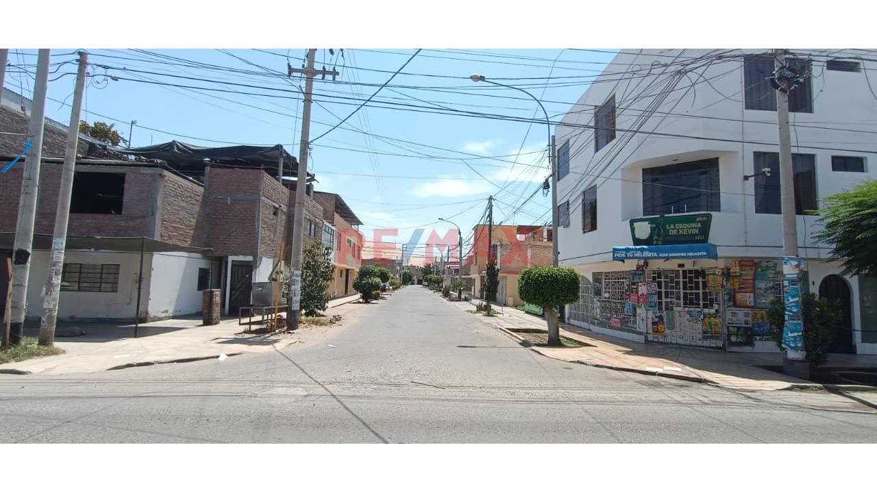 Casa De 160 M2 En La Urb. Santa María Cerca Al Mercado Arenales - 16
