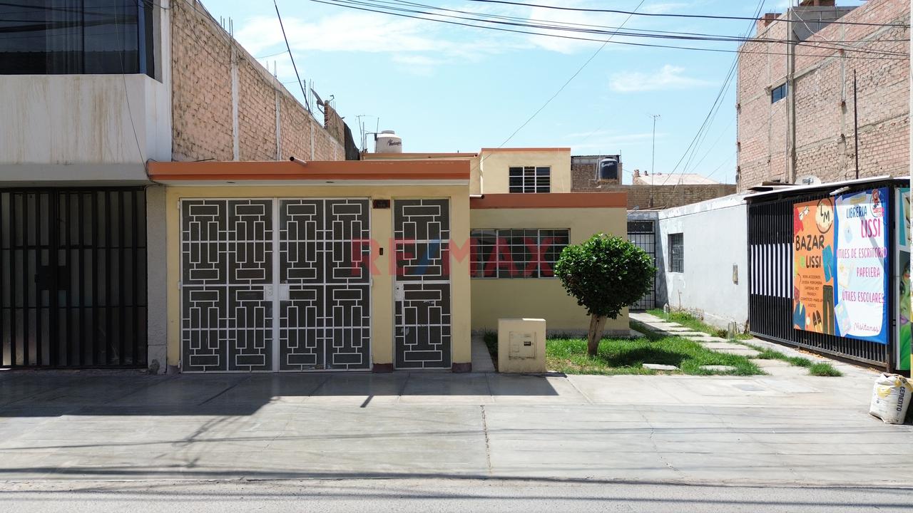 Casa De 160 M2 En La Urb. Santa María Cerca Al Mercado Arenales - 11