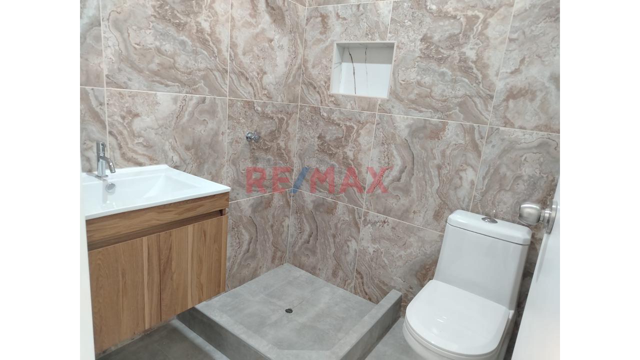 Departamento En 2°Piso En Venta - A Media Cuadra De Garcilazo De La Vega 3
