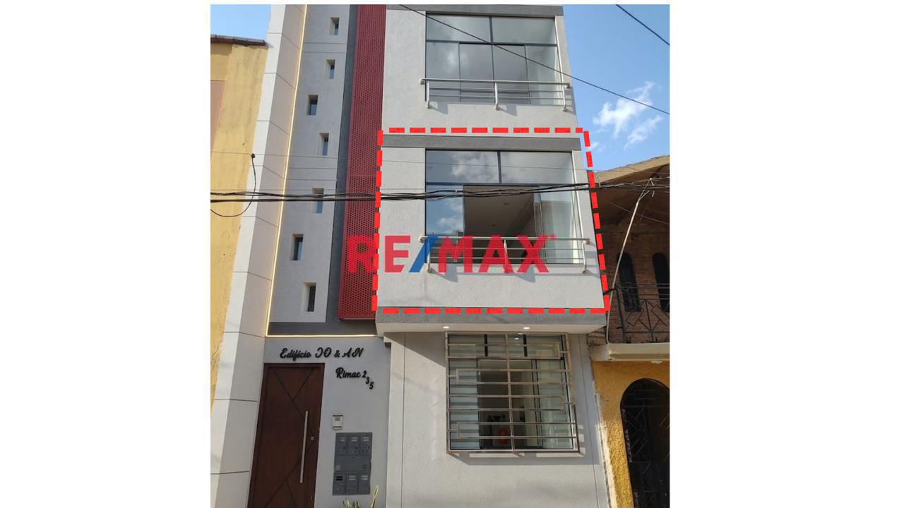 Departamento En 2°Piso En Venta - A Media Cuadra De Garcilazo De La Vega