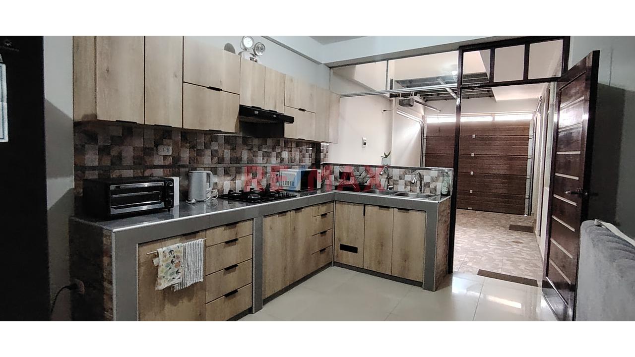 En Venta!! Casa De 3 Pisos En Avenida 2 De Mayo - Moyobamba. - 6