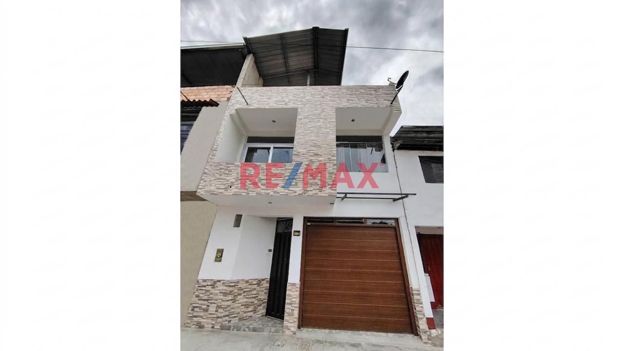 En Venta!! Casa De 3 Pisos En Avenida 2 De Mayo - Moyobamba. - 1