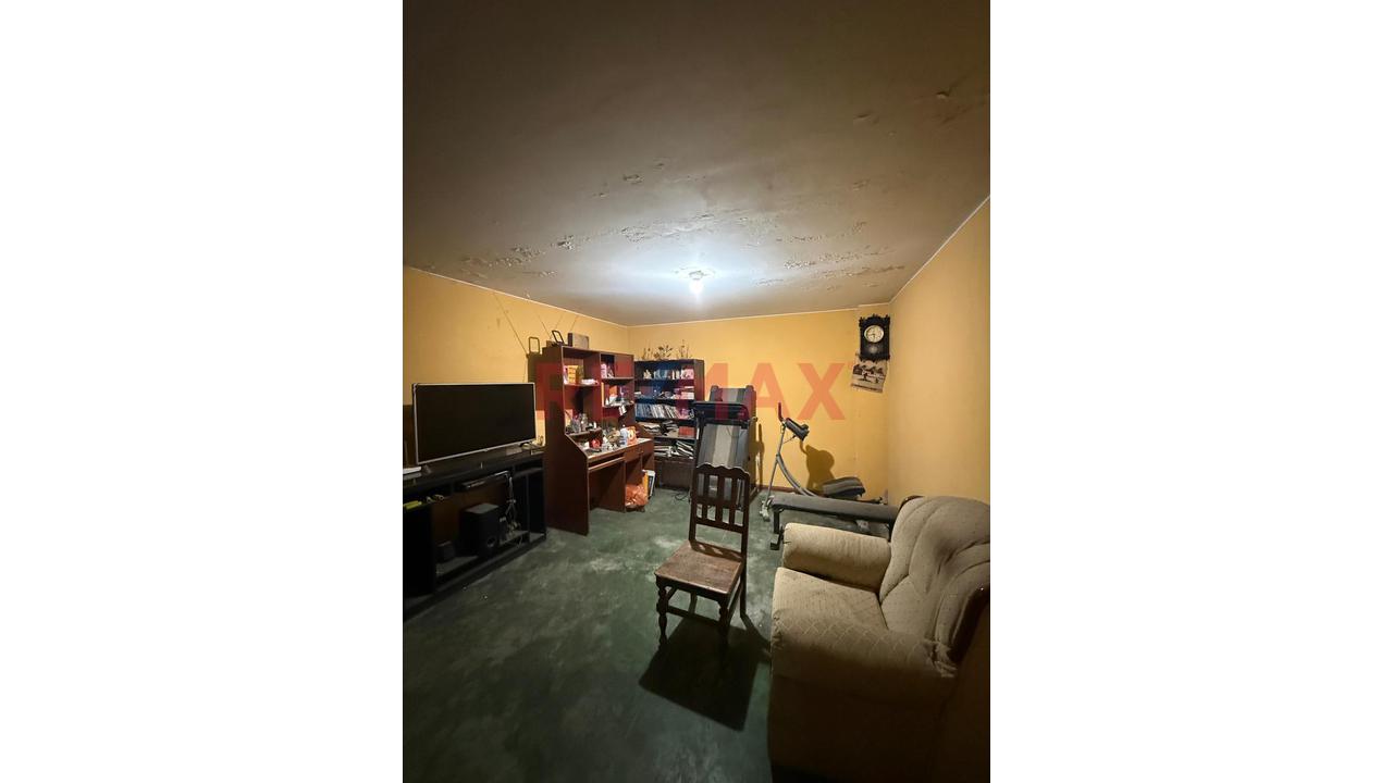 Se Vende Casa De Amplio Terreno En Villa Maria Del Triunfo — foto 9