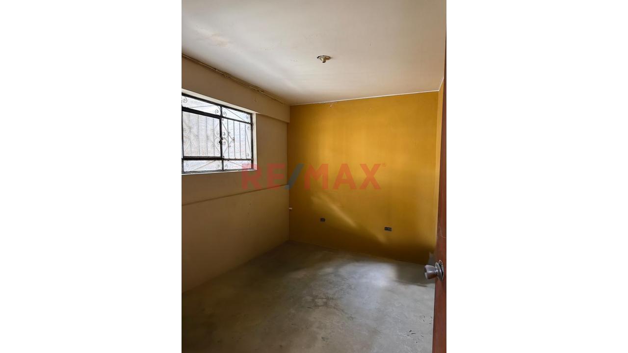 Se Vende Casa De Amplio Terreno En Villa Maria Del Triunfo — foto 10
