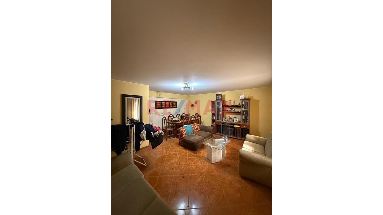 Se Vende Casa De Amplio Terreno En Villa Maria Del Triunfo — foto 2
