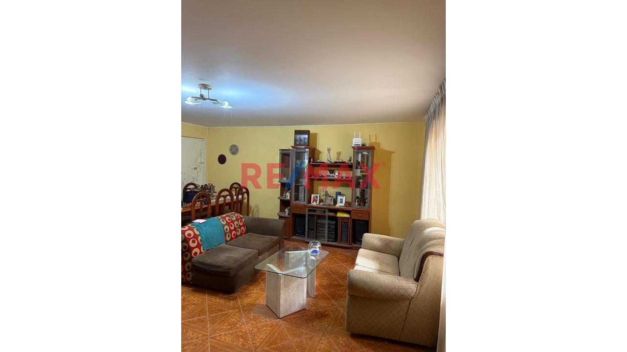 Se Vende Casa De Amplio Terreno En Villa Maria Del Triunfo — foto 1