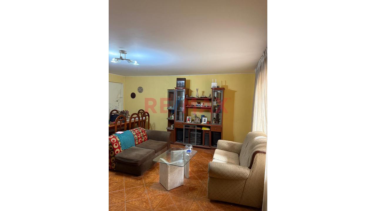 Se Vende Casa De Amplio Terreno En Villa Maria Del Triunfo — foto 3
