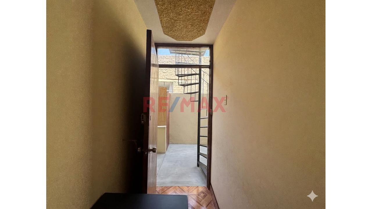 Casa de 9 dormitorios y 9 baños ubicado en José Leonardo Ortiz Casa de 9 dormitorios y 9 baños ubicado en José Leonardo Ortiz