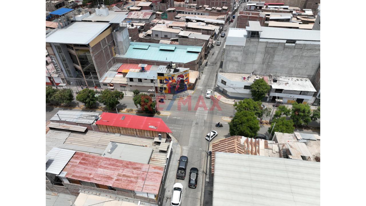 Venta De Local Restaurante - En Terreno De 258Mt2 - Calle Cusco📍 - 2