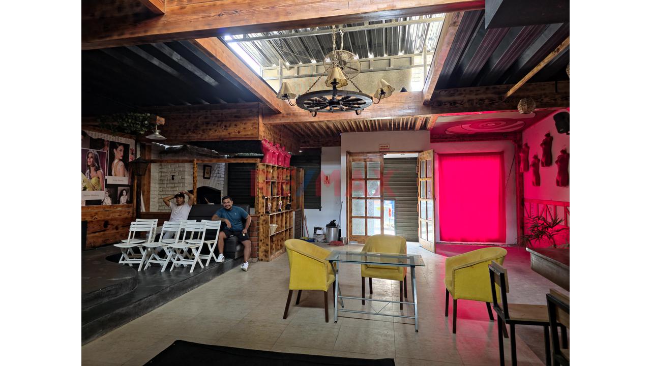 Venta De Local Restaurante - En Terreno De 258Mt2 - Calle Cusco📍 - 7