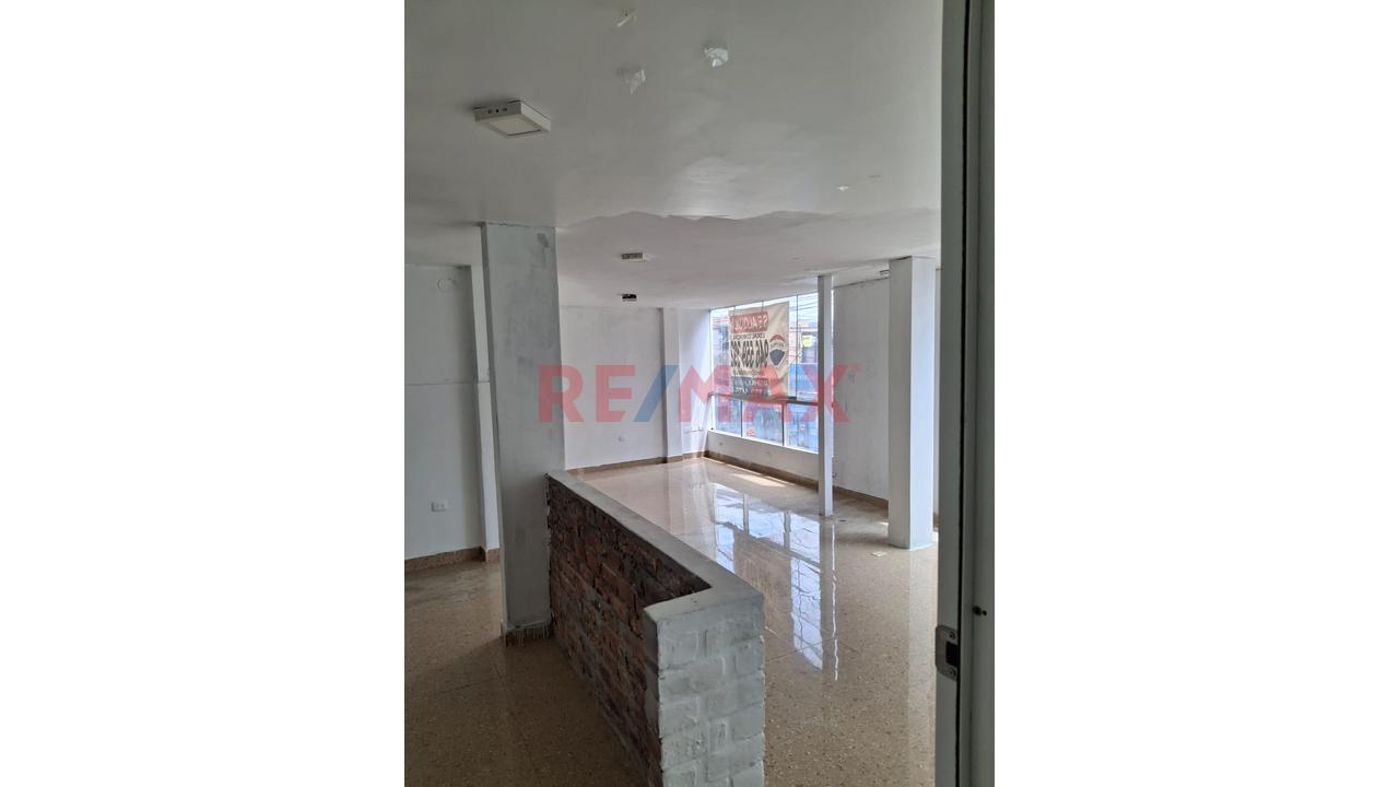 Alquiler De Local Comercial En Mala 🔹 - 2