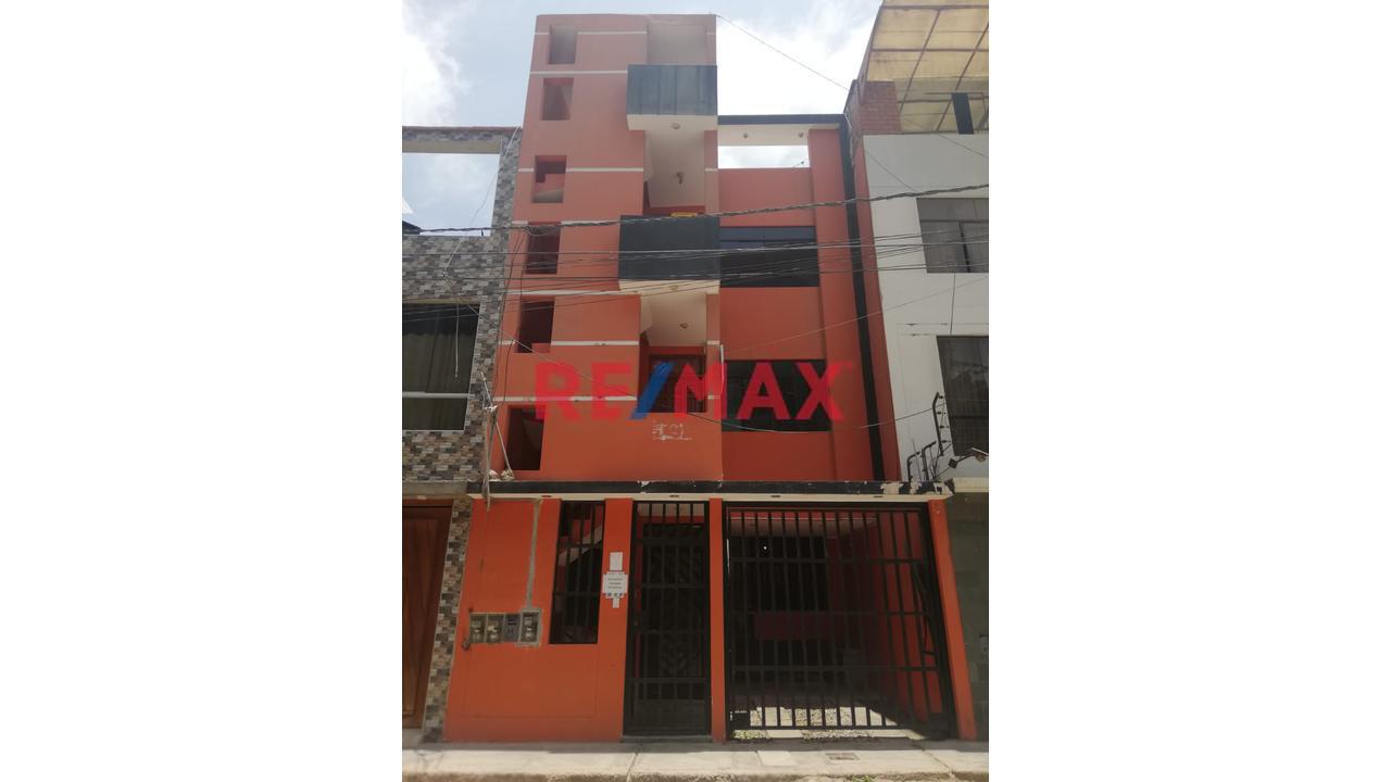 Departamento En Venta, Segundo Piso, En Urb. Las Palmas  Ii Etapa - Chiclayo