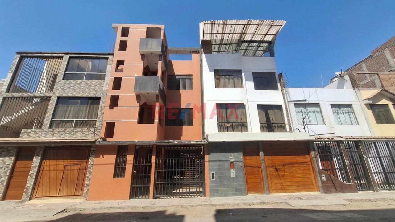 Departamento En Venta 1Er Piso En Urb. Las Palmas