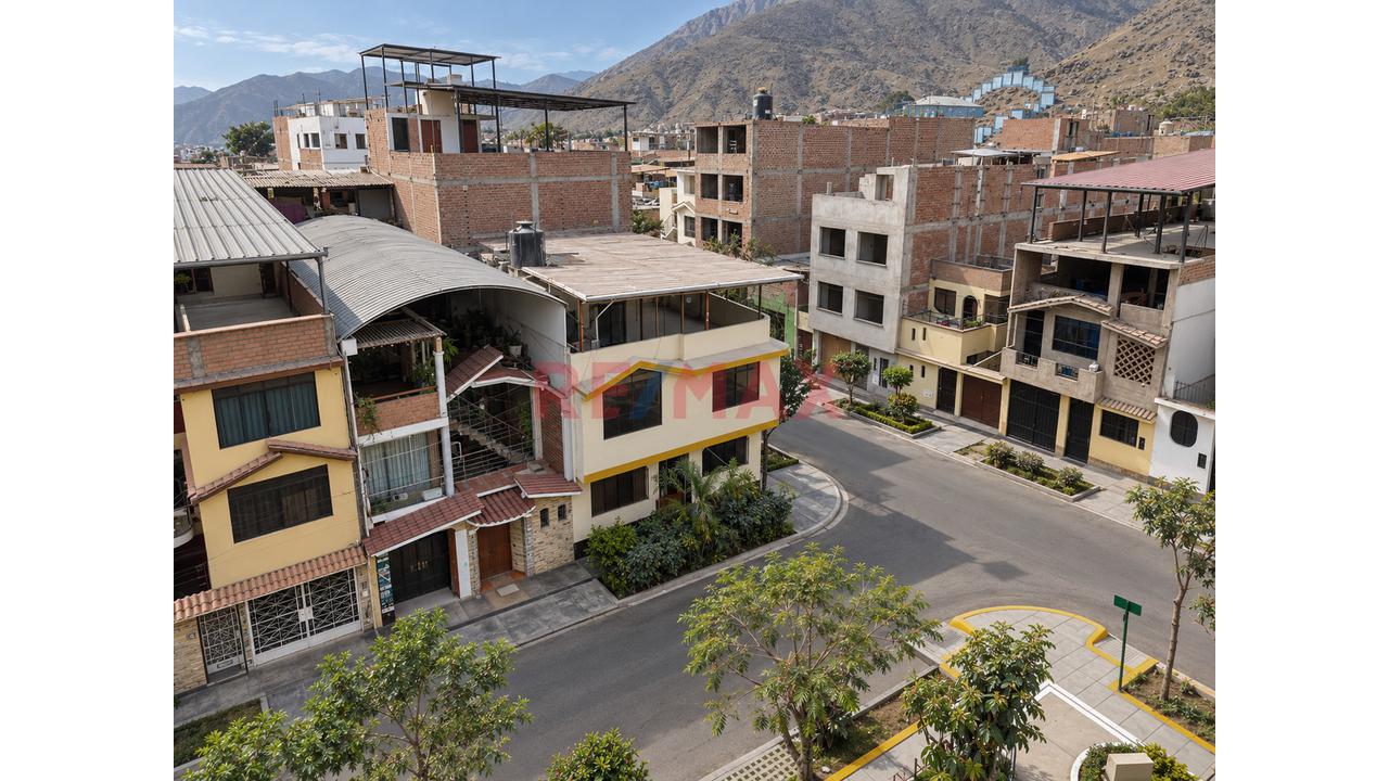 Venta De Casa En Urbanizacion Villa Mangomarca Frente A Parque — foto 4