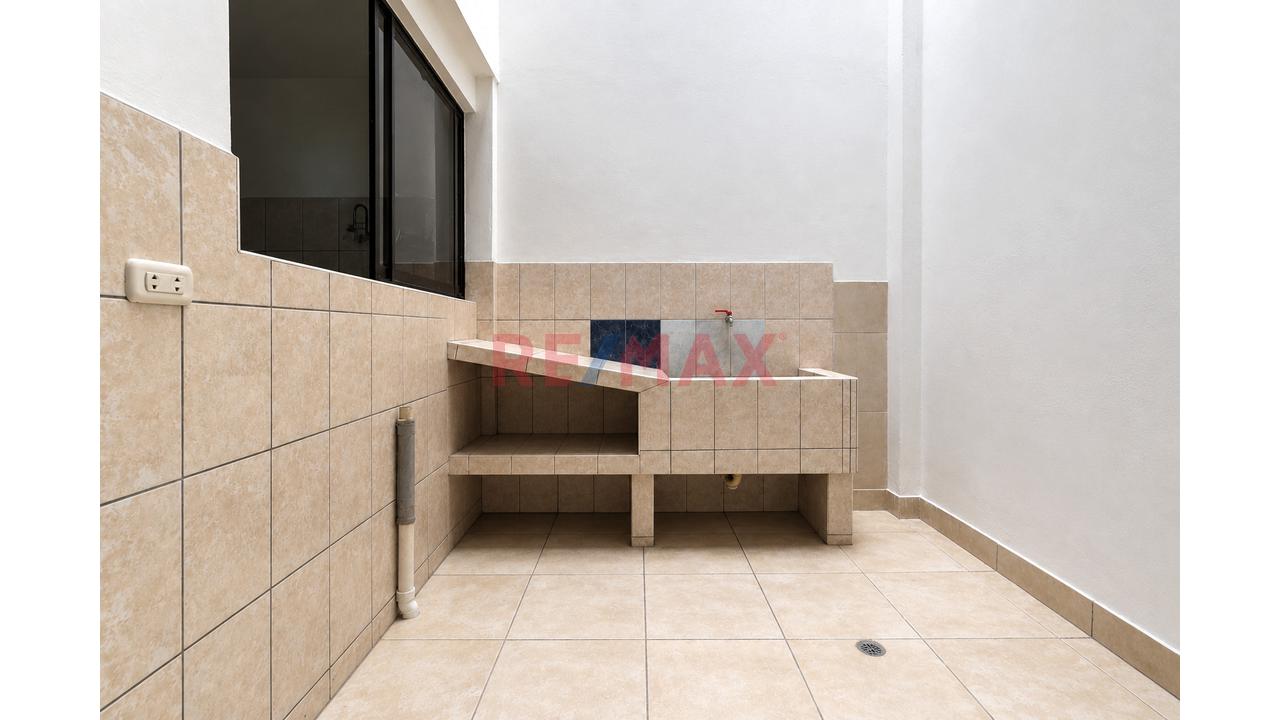 Venta De Casa En Urbanizacion Villa Mangomarca Frente A Parque — foto 9