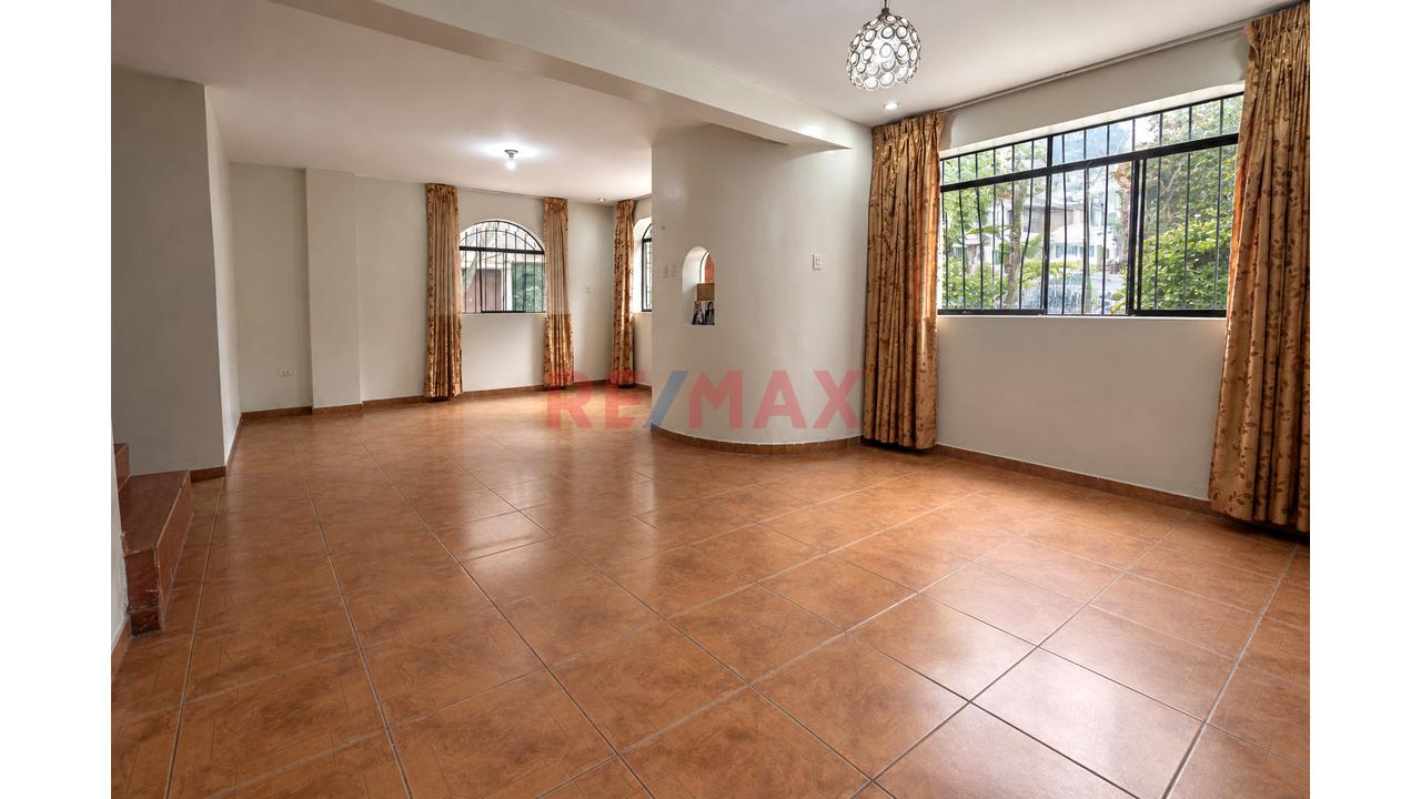 Venta De Casa En Urbanizacion Villa Mangomarca Frente A Parque — foto 2