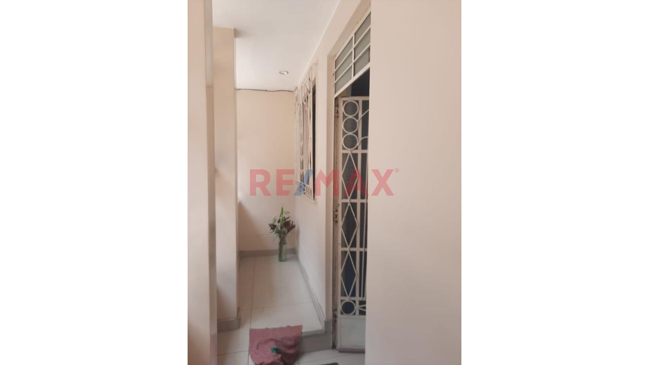 ¡Vendo Casa En Mariscal Caceres - San Juan De Lurigancho! 🏚️ 3 Pisos — foto 3