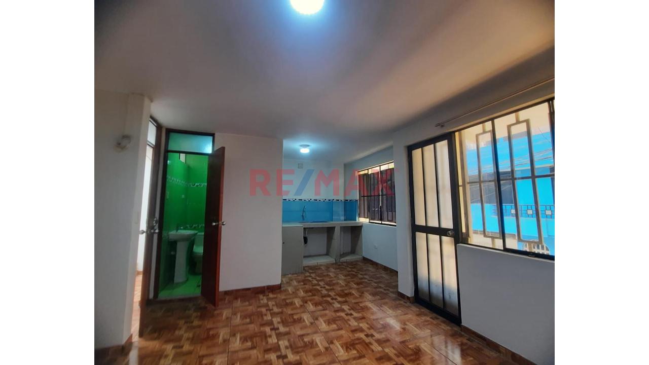 ¡Vendo Casa En Mariscal Caceres - San Juan De Lurigancho! 🏚️ 3 Pisos — foto 9