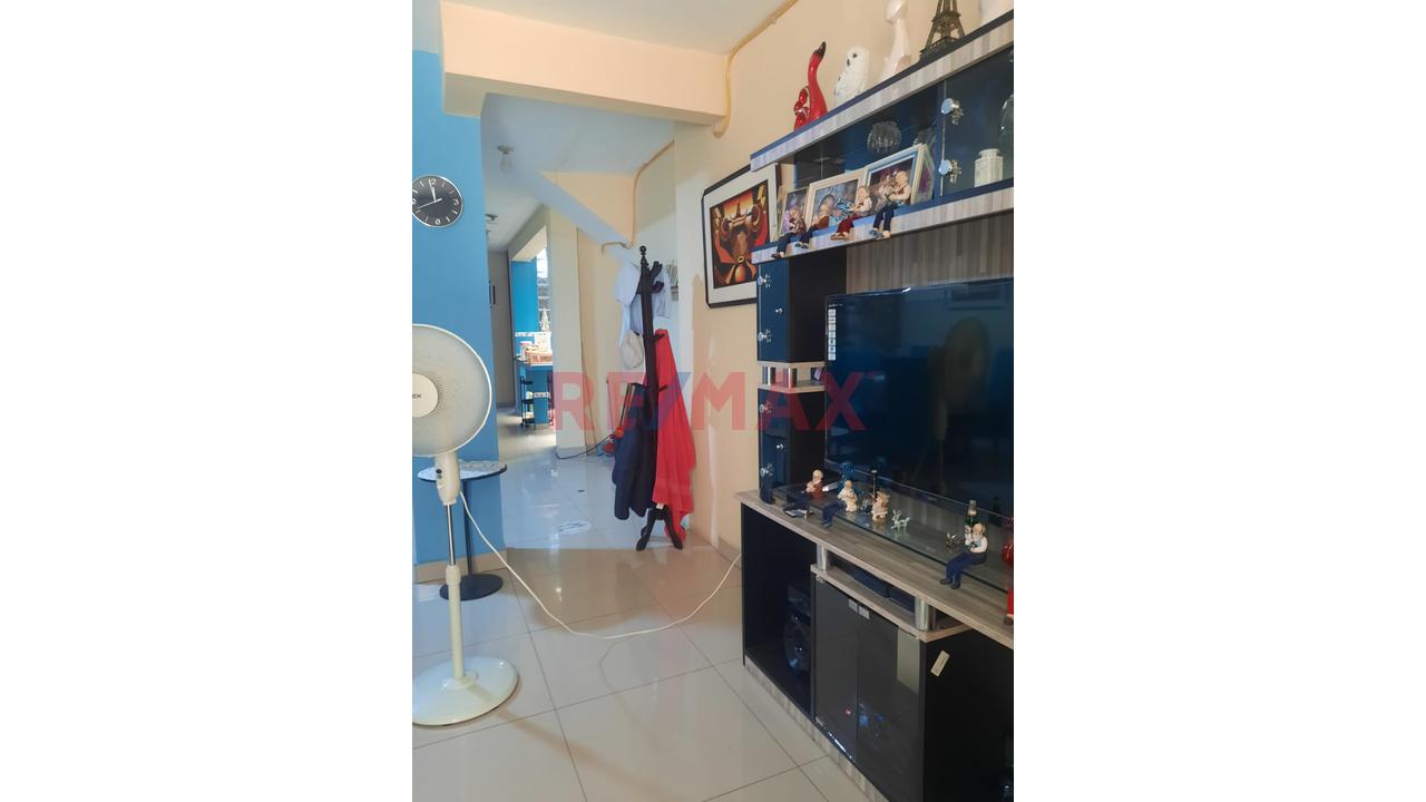 ¡Vendo Casa En Mariscal Caceres - San Juan De Lurigancho! 🏚️ 3 Pisos — foto 4