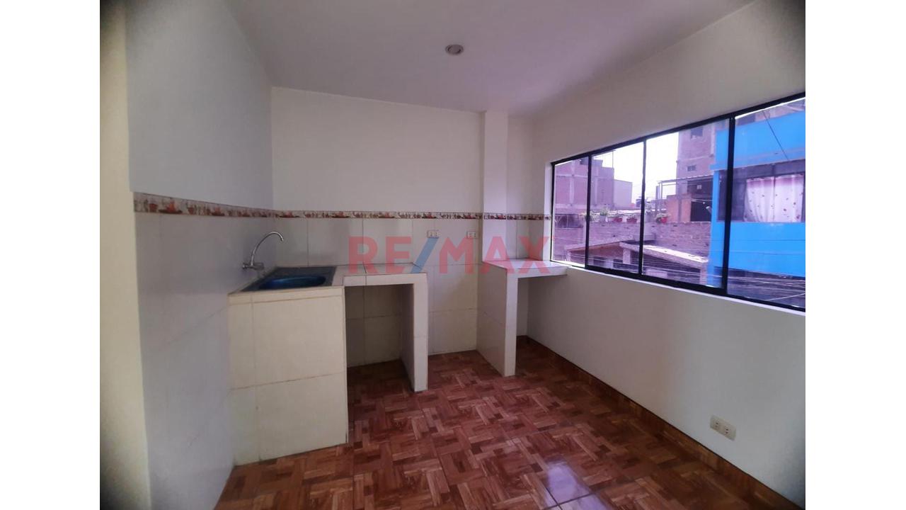 ¡Vendo Casa En Mariscal Caceres - San Juan De Lurigancho! 🏚️ 3 Pisos — foto 14