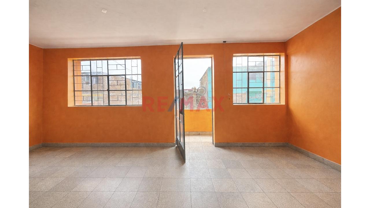 Vendo Casa De 4 Pisos + Azotea Ideal Para Generar Ingresos En Santa Anita — foto 11
