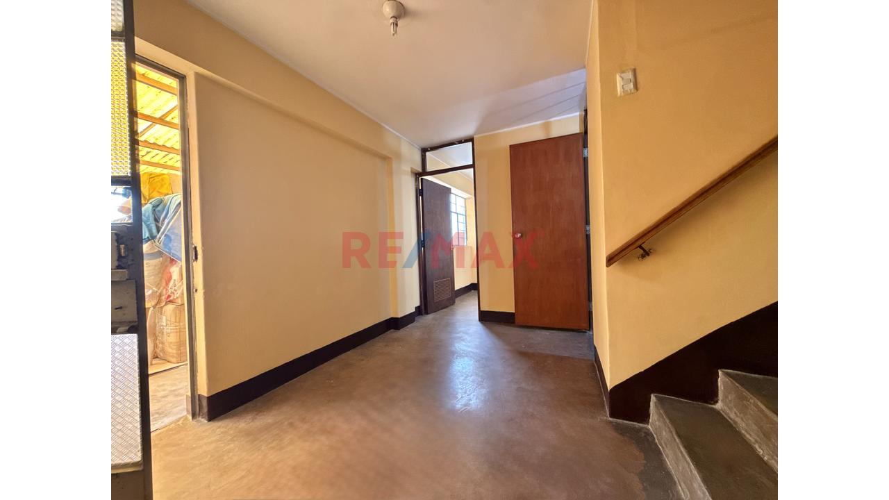 Vendo Casa De 4 Pisos + Azotea Ideal Para Generar Ingresos En Santa Anita — foto 12