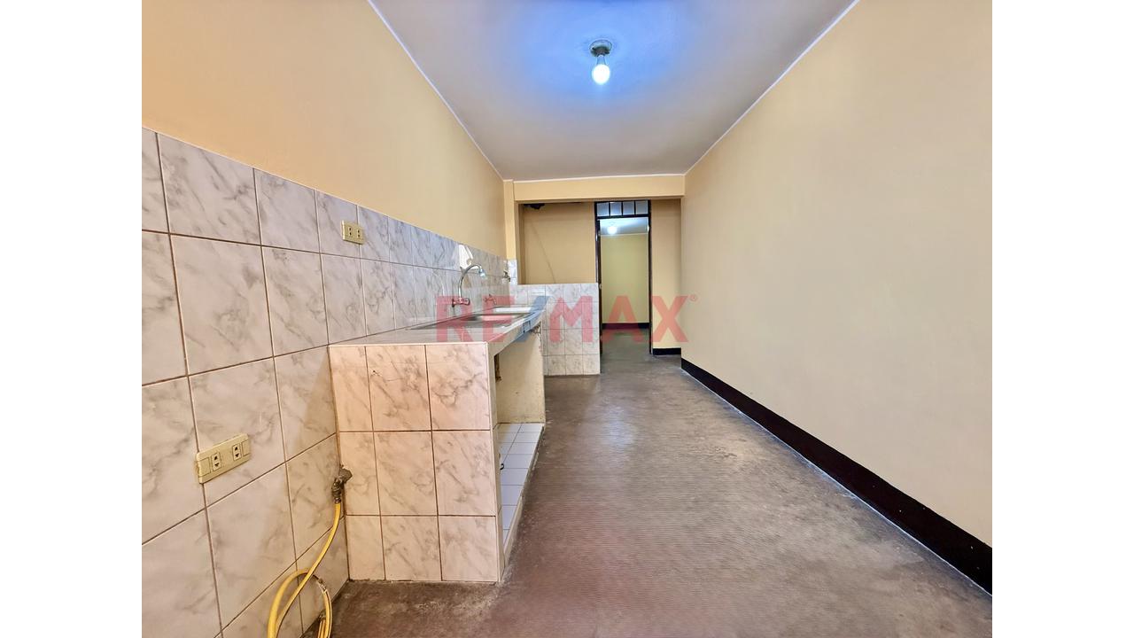 Vendo Casa De 4 Pisos + Azotea Ideal Para Generar Ingresos En Santa Anita — foto 14