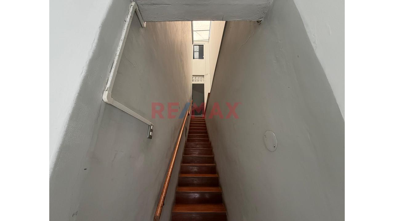 Alquiler De Oficina En Tercer Piso Por Ovalo De Pardo — foto 6