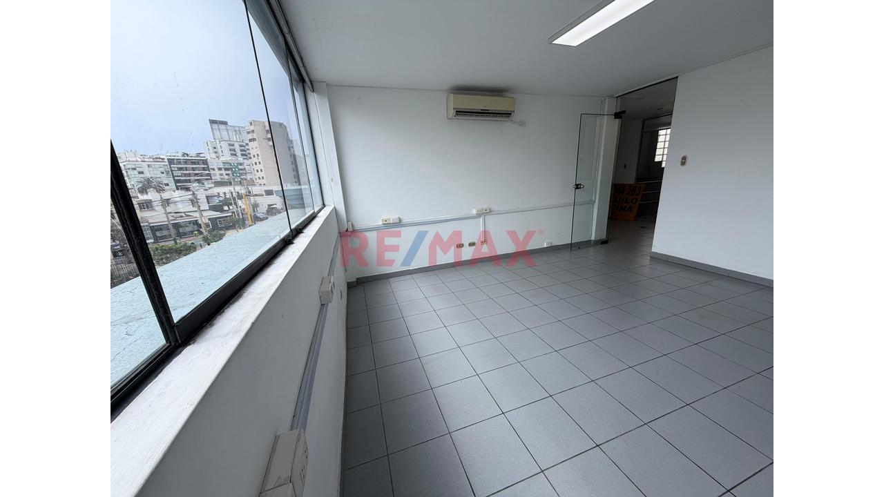 Alquiler De Oficina En Tercer Piso Por Ovalo De Pardo — foto 3