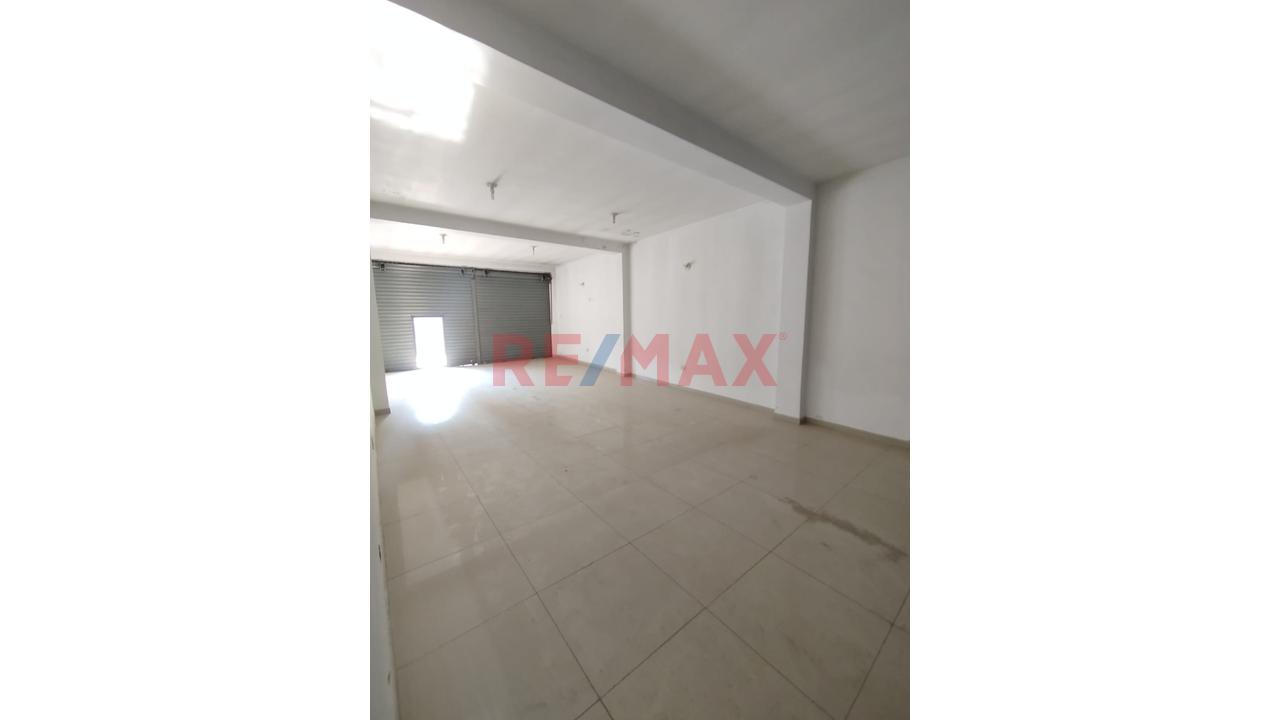 Oportunidad ‼️ Casa Con Local Comercial En Avenida Salaverry - Socabaya - 3